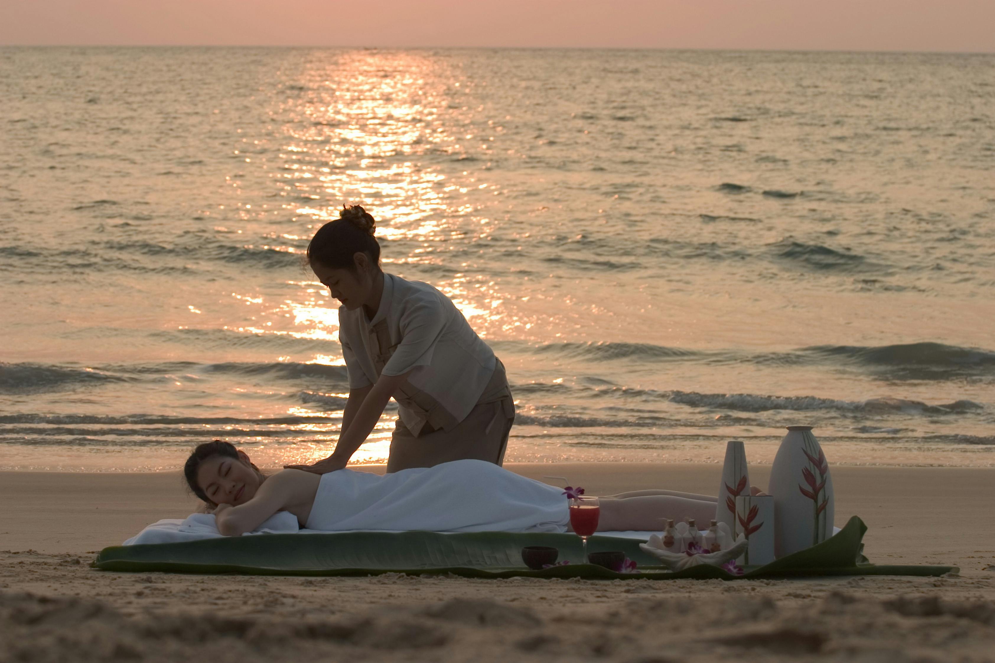 Beach massage. Lets Relax Bang tao. Couples in Phuket.