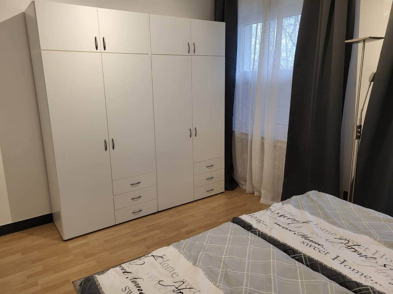 Kleiderschrank
