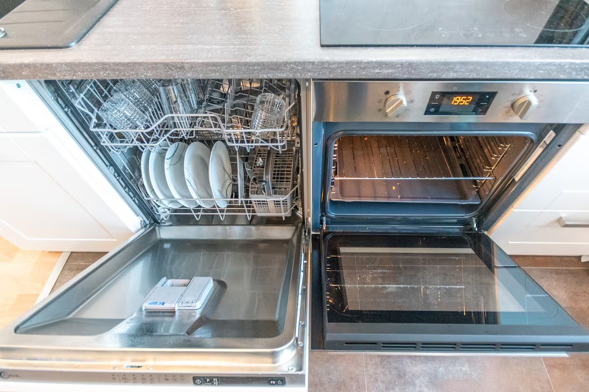 Spüle mit Backofen
