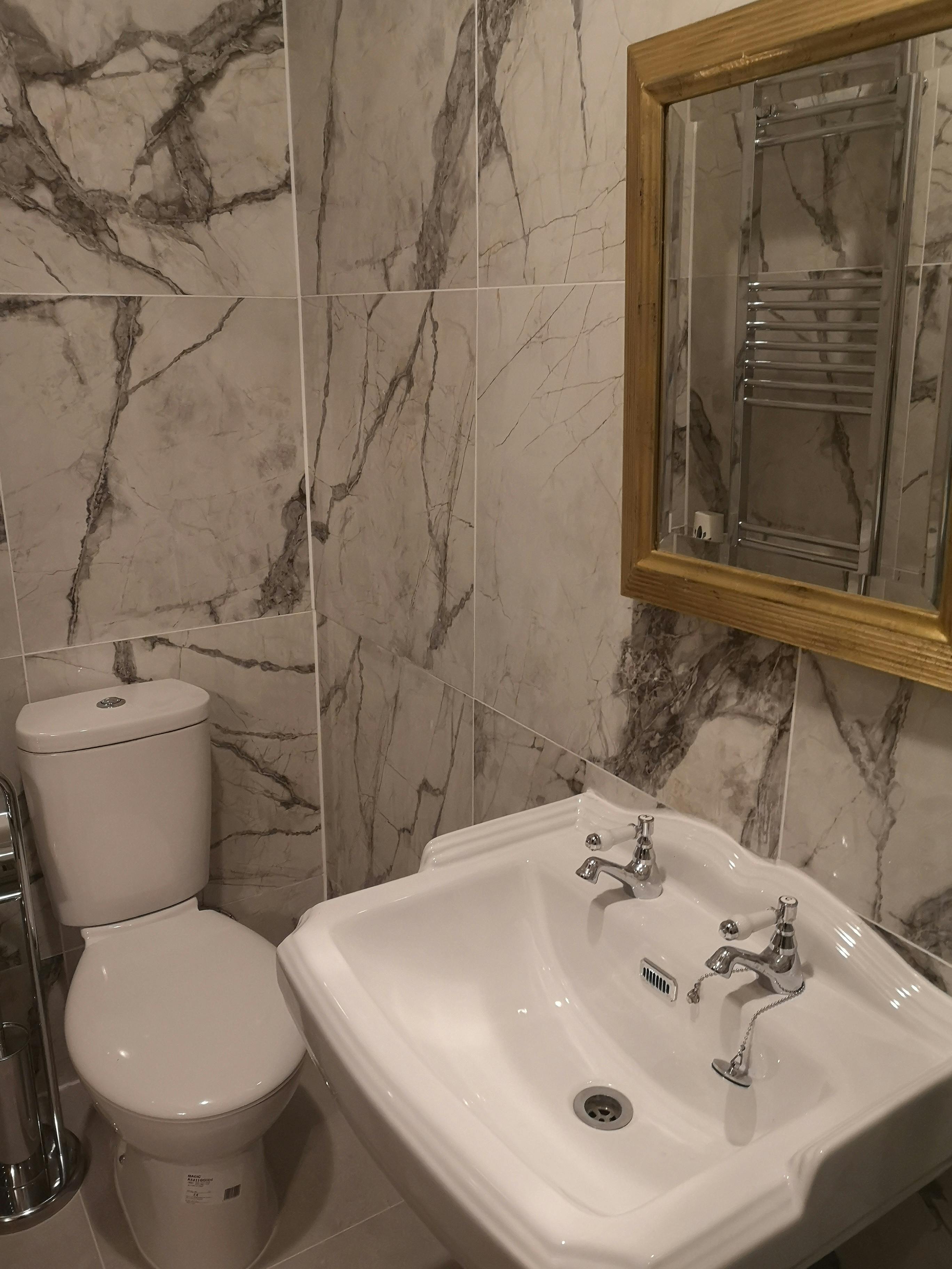 Shower room to the Judge Alverstone bedroom suite