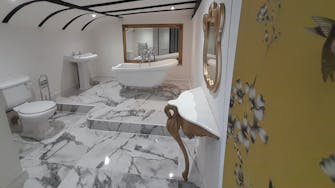 Large bathroom to the Judge Scrutton bedroom