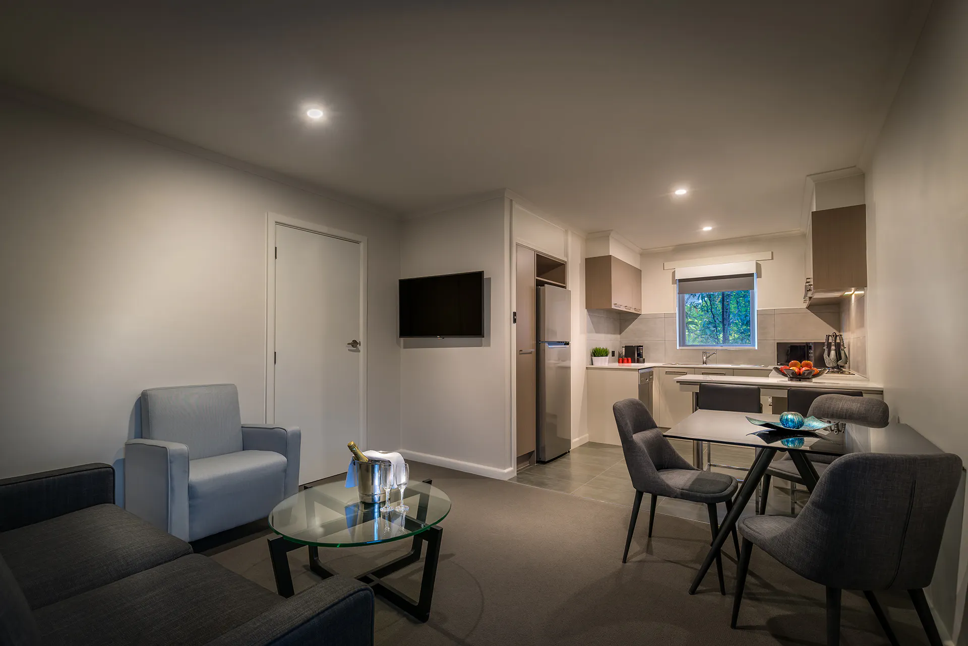 2 BEDROOM LOUNGE