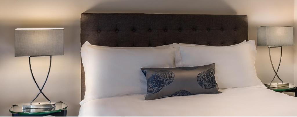 CLOSE UP BED