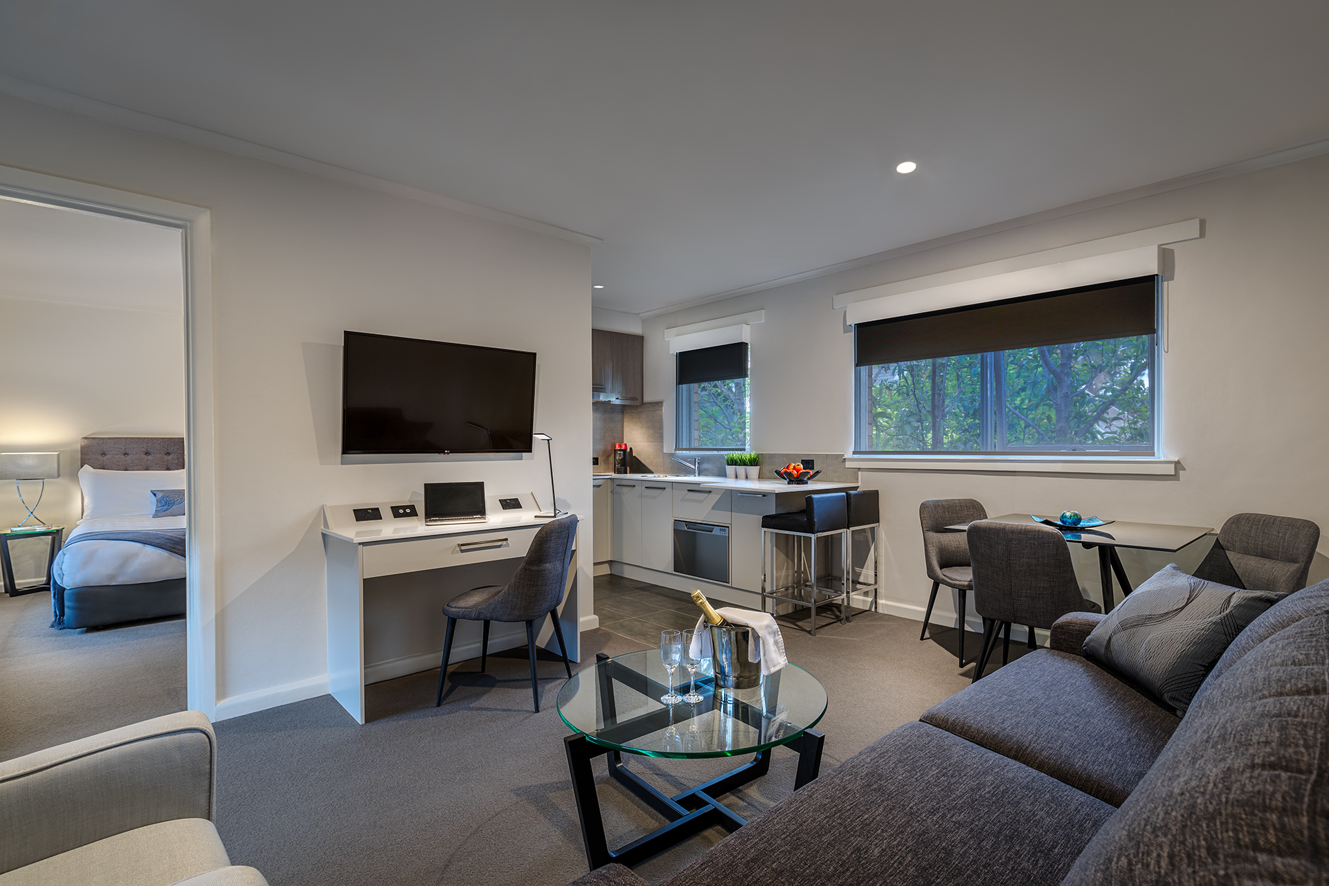 1 BEDROOM LOUNGE