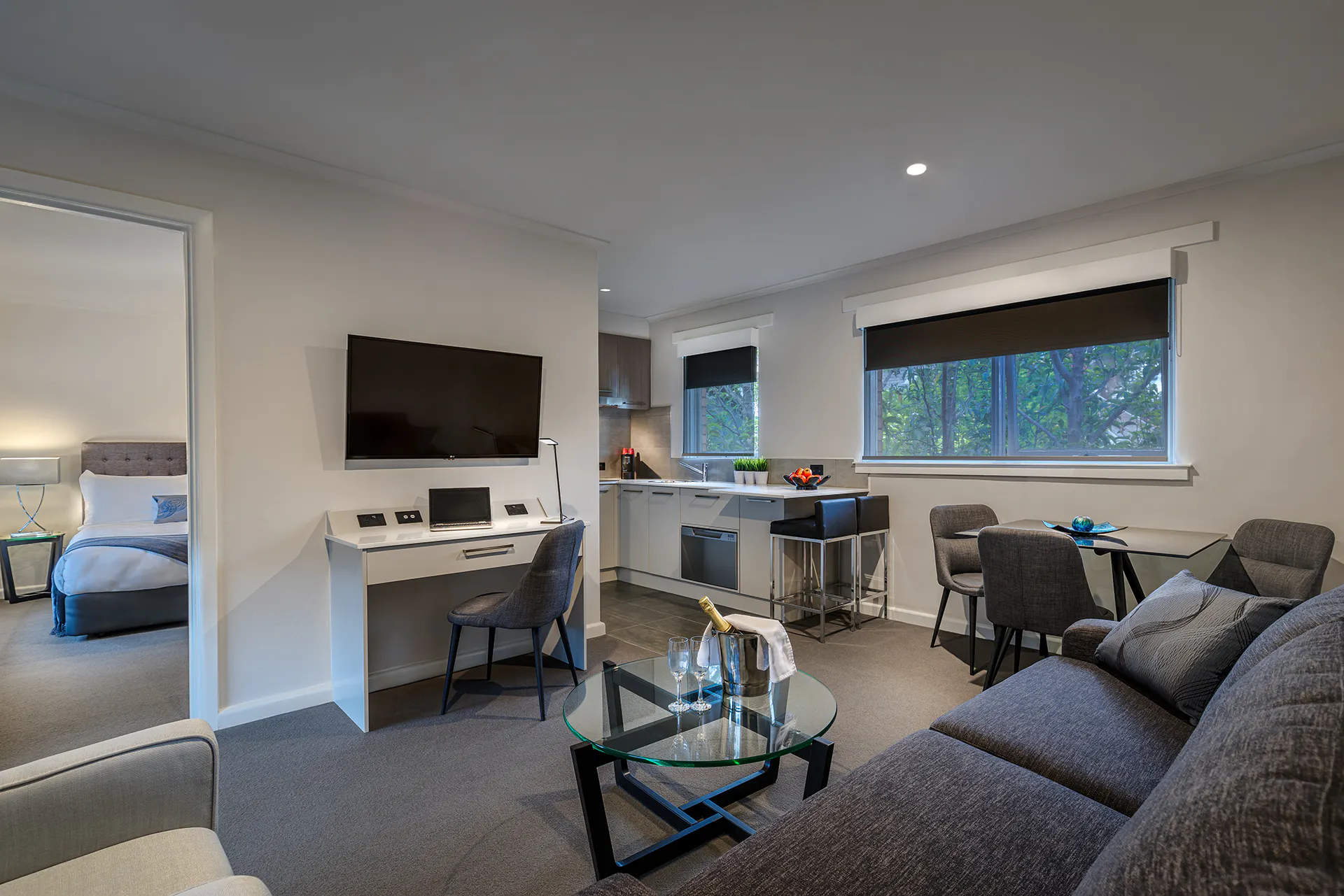 1 BEDROOM LOUNGE