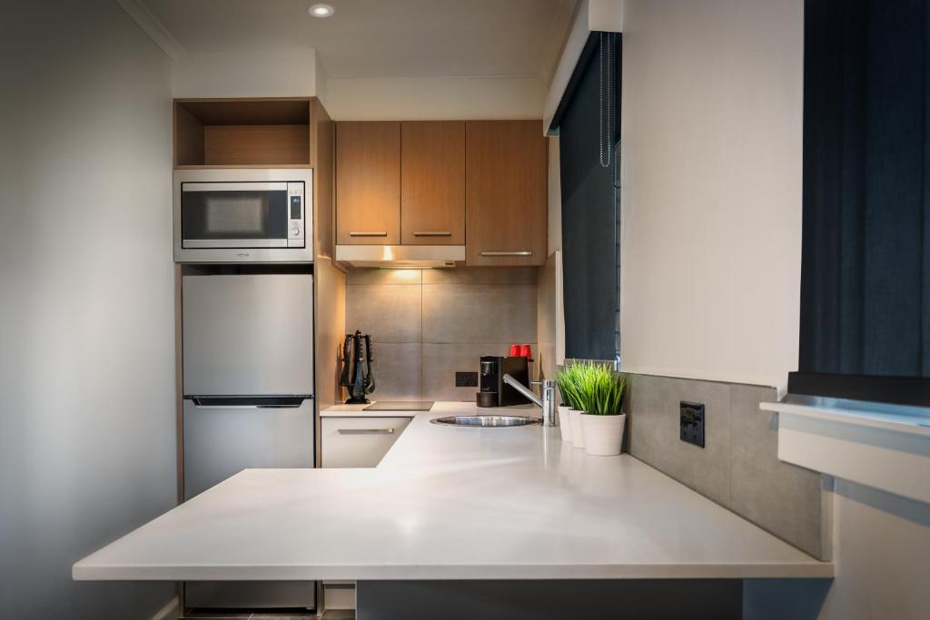 1 BEDROOM KITCHEN