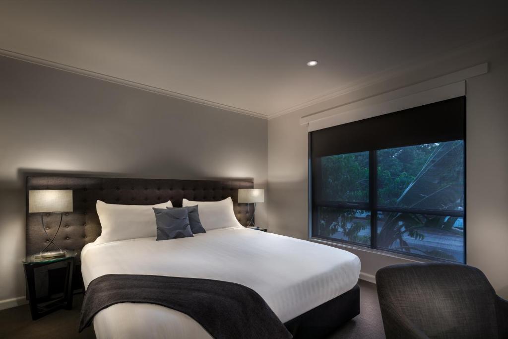 2 BEDROOMS MASTER