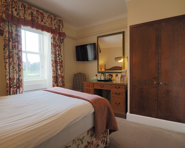 Double room in the Royal Hotel, Stornoway overlooking harbour