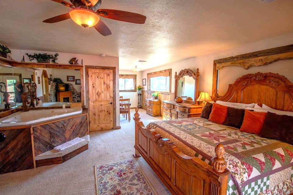 Romantic Mountain View Suite -Ponderosa