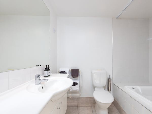 two bedroom apartment chelsea park motor lodge rooms bathroom Nelson