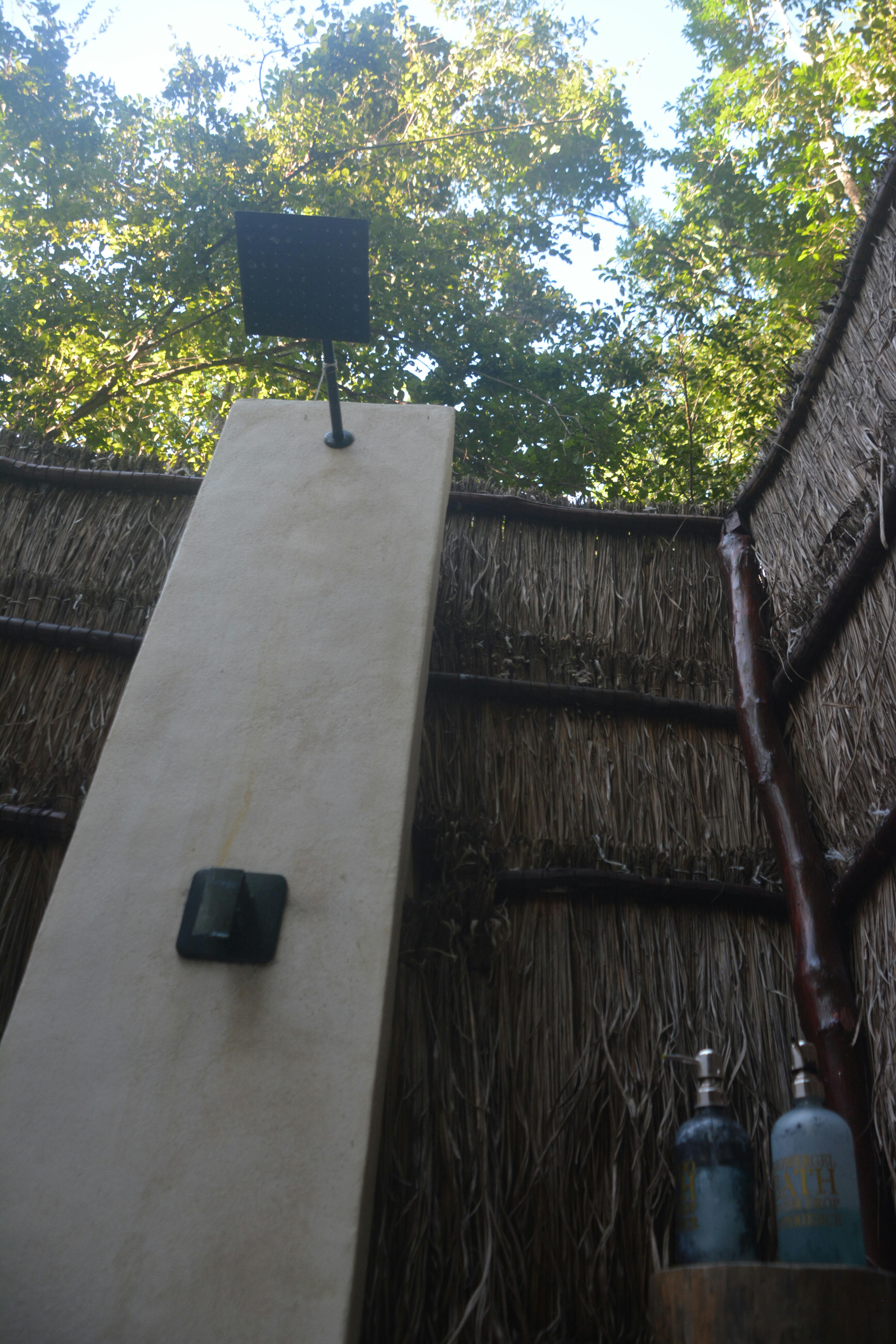 Ducha al exterior Outdoor shower