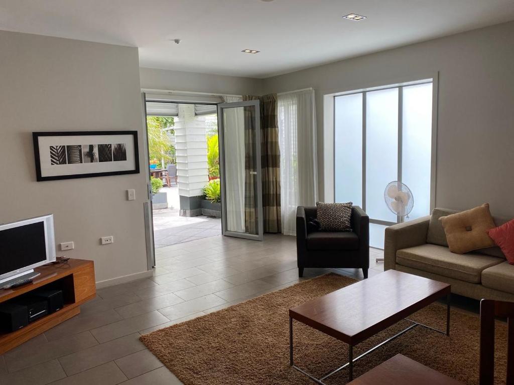 Apartment boasts a wide entrance.t.