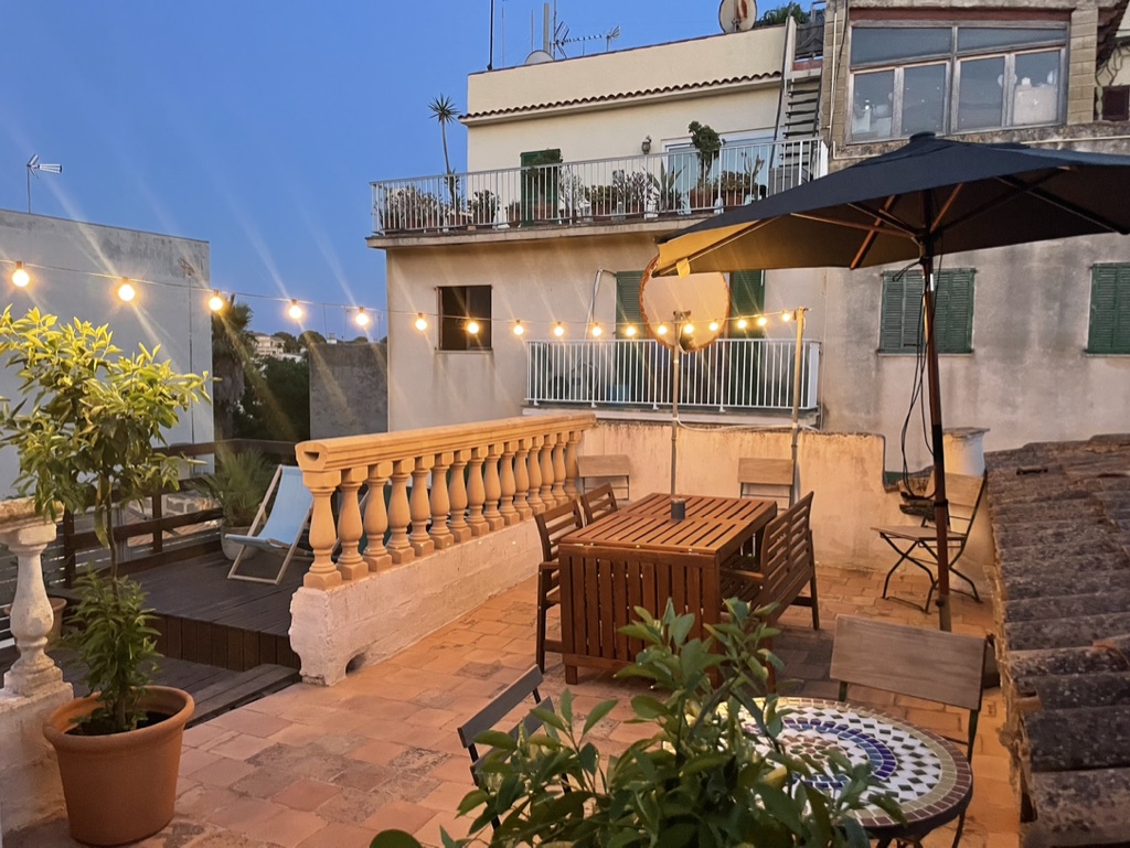 Apartment for up to 8 people with a roof terrace