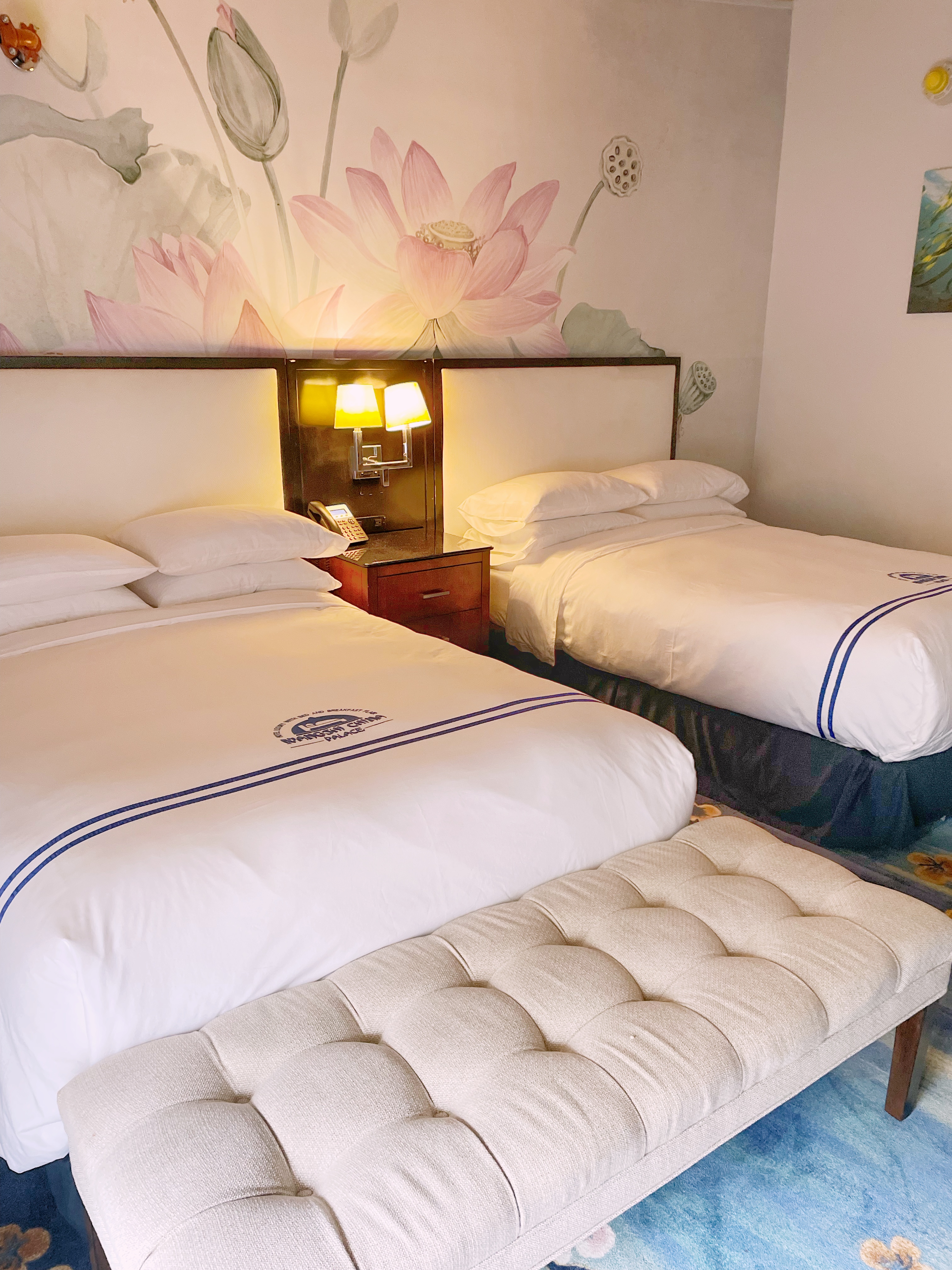 Spacious room with one king bed and one XL bed, featuring a massage bathtub and separate shower – Wang Shi China Palace OKC