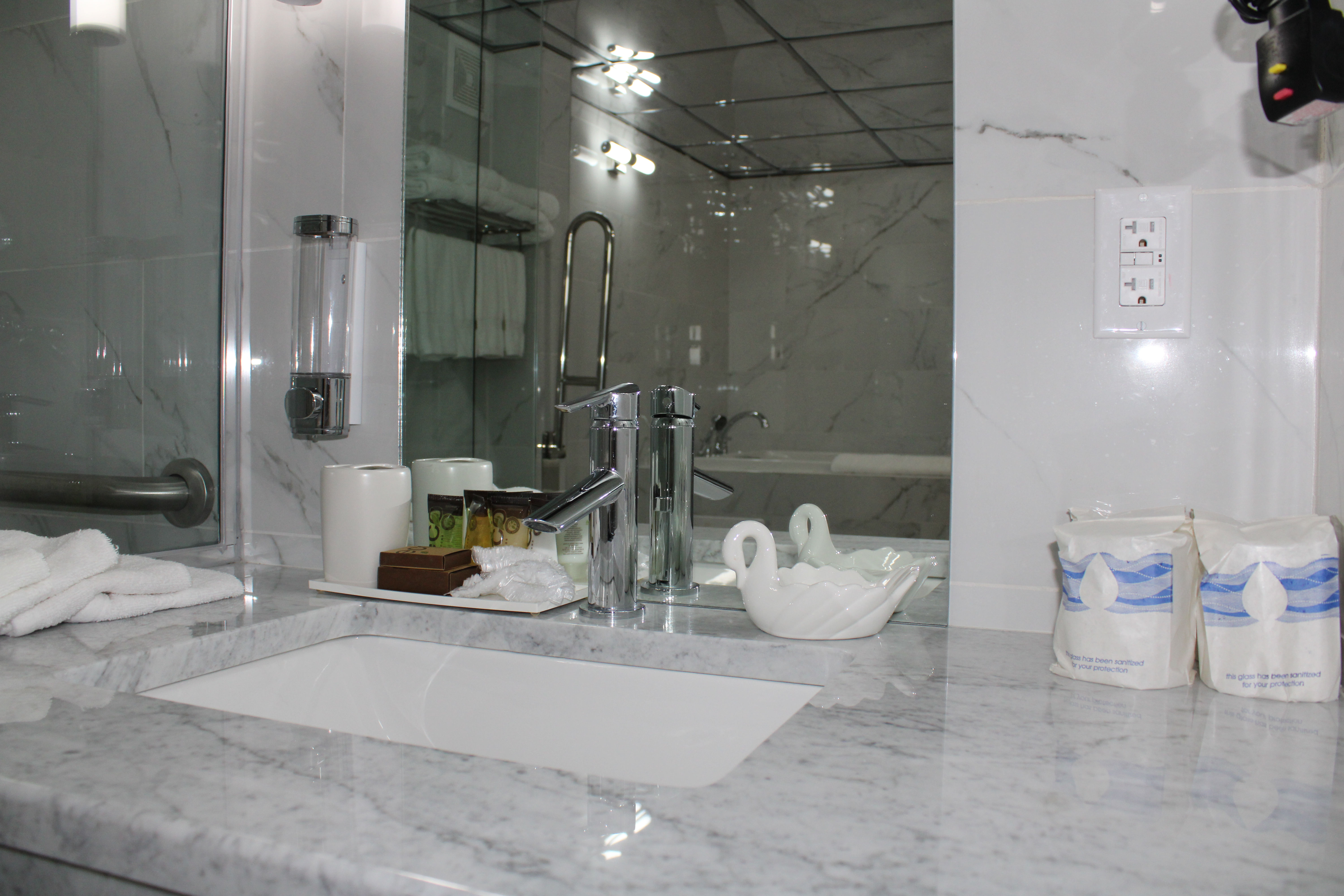 Modern marble bathroom vanity with amenities at WangShi Palace — clean, elegant and well-prepared for guests.