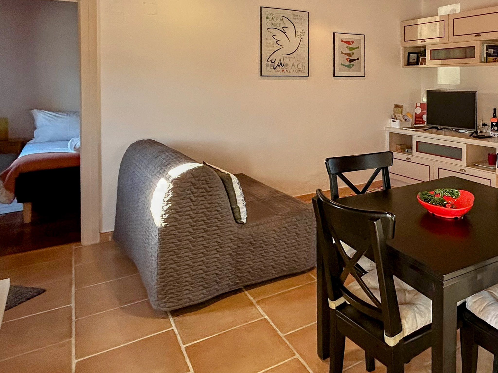 Casa Vermelha - Sala e sofá-cama