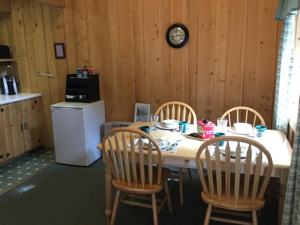 Cabin #6 dinning