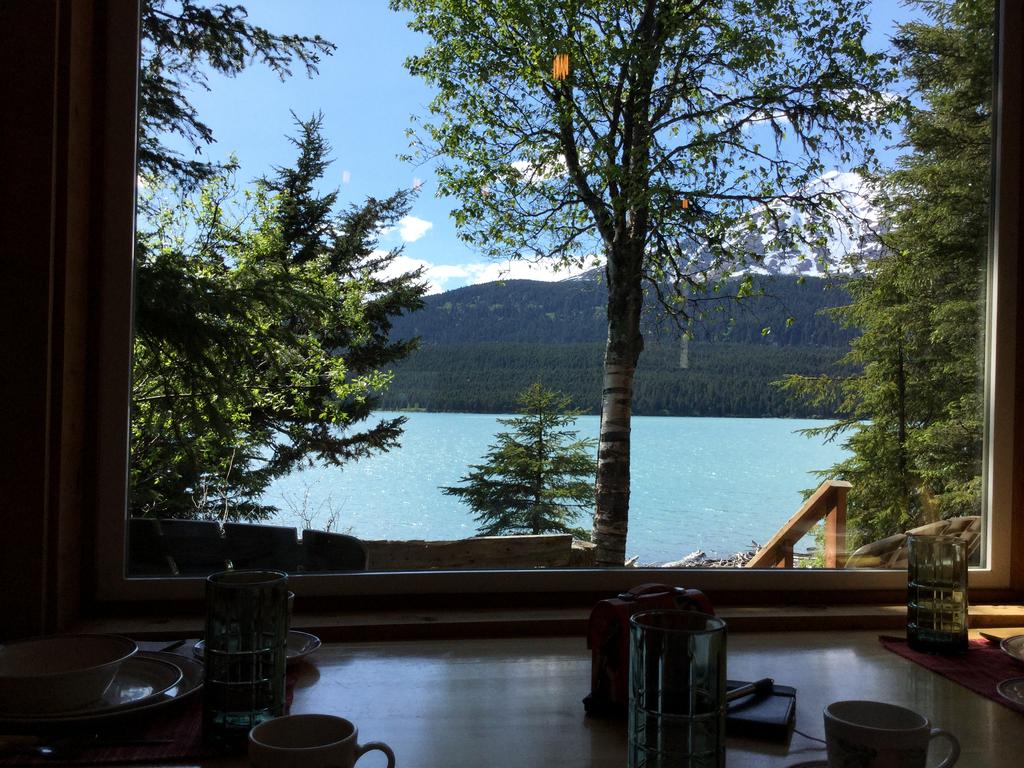 Lakeview Cabin dinning table view