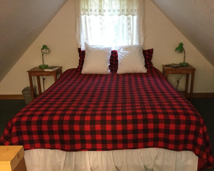 Cabin #6 queen bed upstairs loft