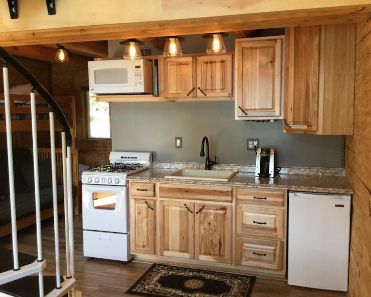 Lakeview Cabin kitchen