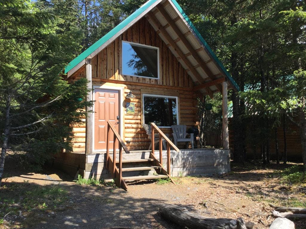 Lakeview Cabin entrance and porch