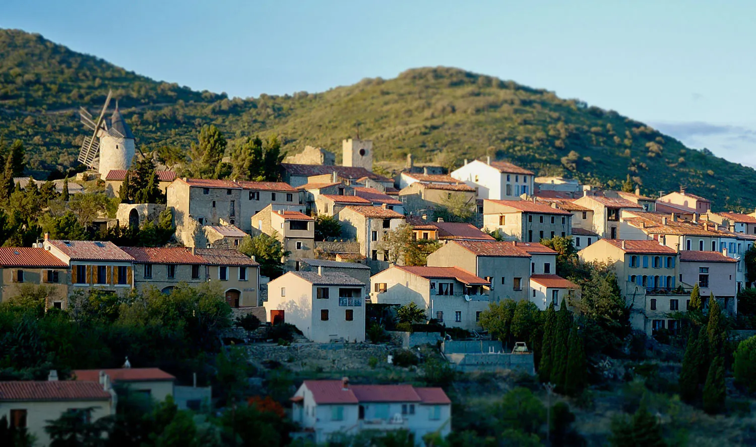 Vue sur le village de Cucugnan