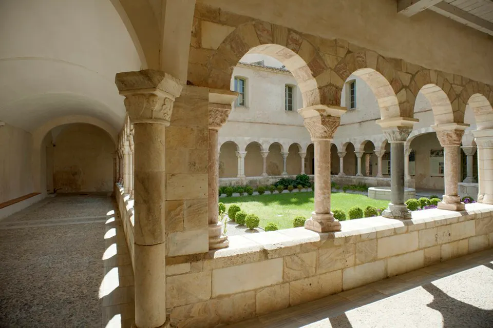 Abbaye Saint génis des fontaines
