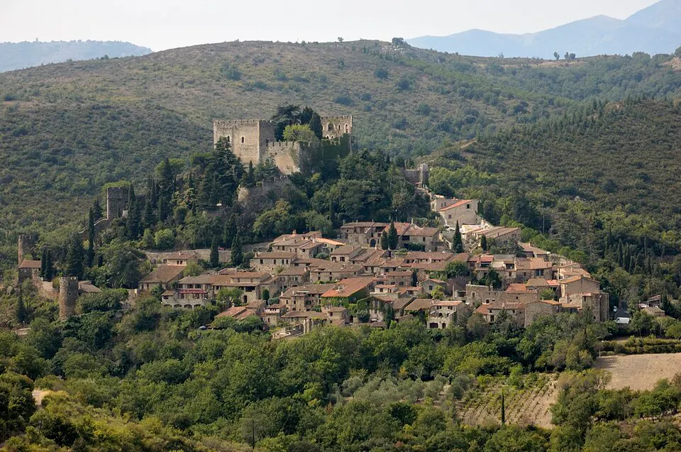 Vue du village de Castelnou