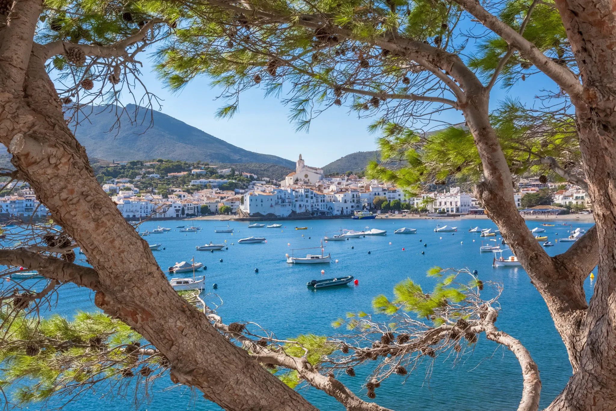 Vue sur cadaques depuis la mer