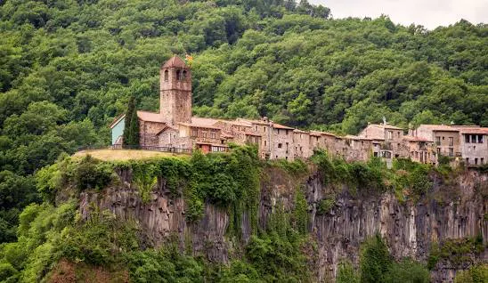 Village de Casstelfollit de la Roca