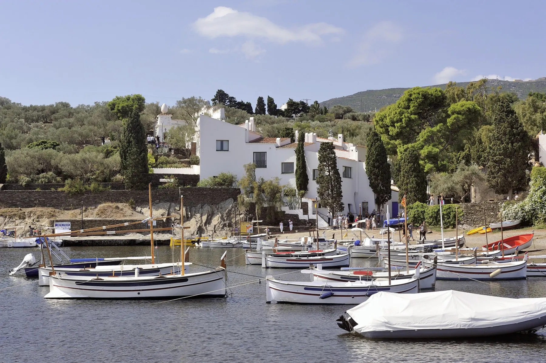 Vue de la maison de Dali à portlligat depuis la mer
