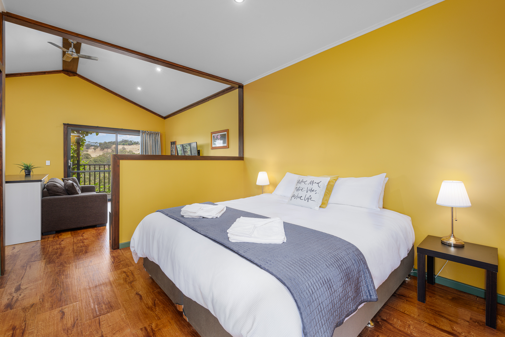 STUDIO 1 (Lee Steere)