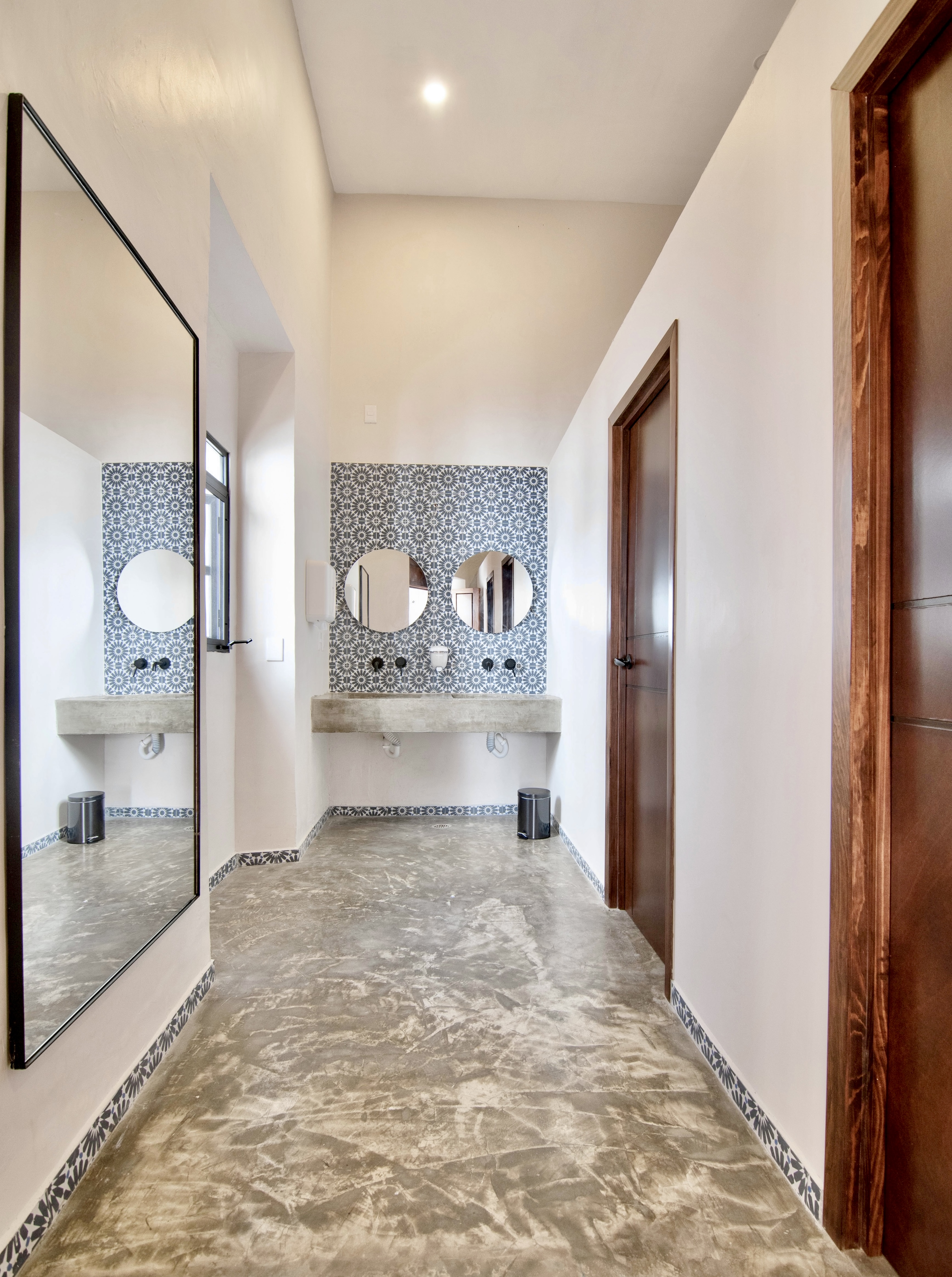 Common area - Shared bathroom