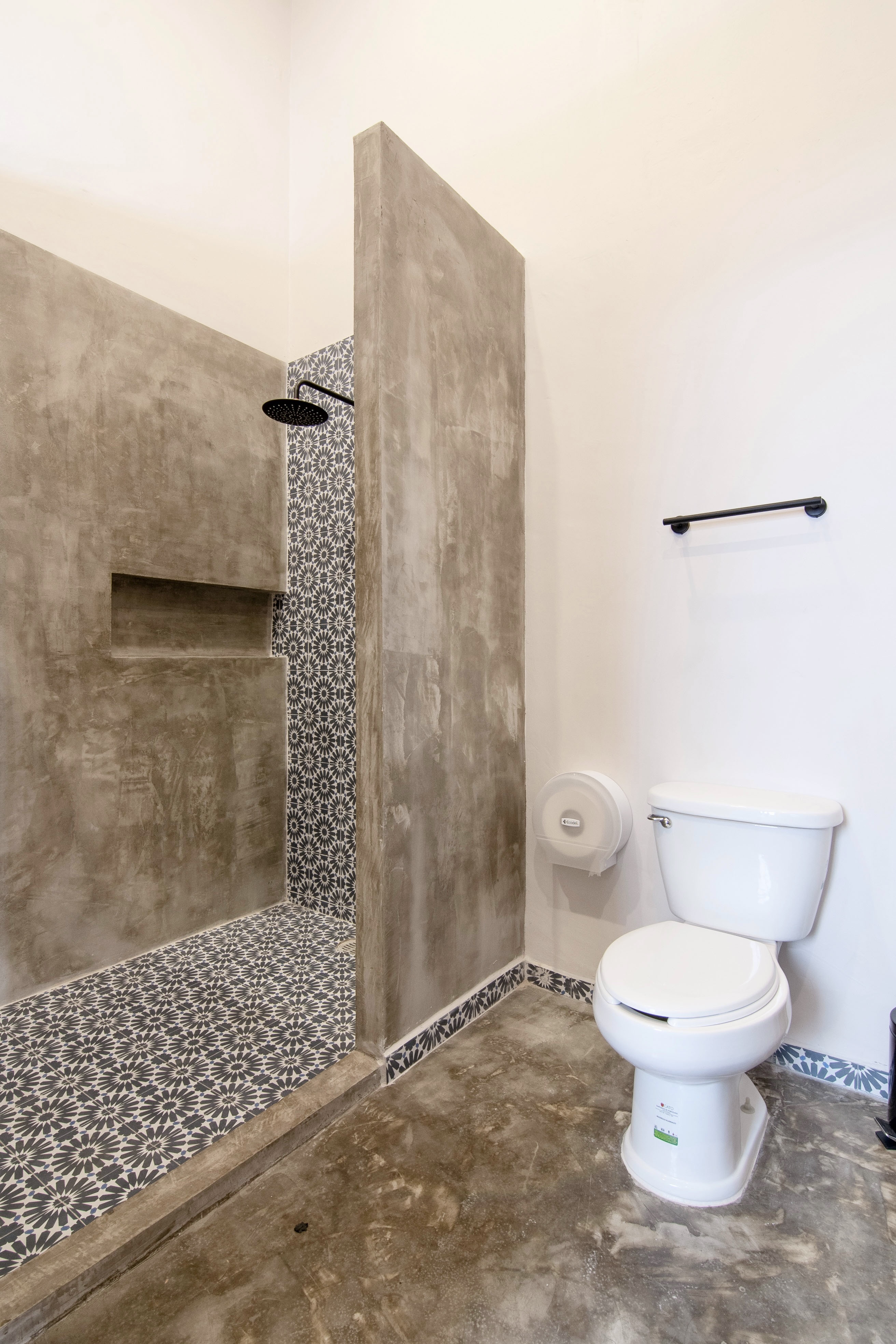 Common area - Shared bathroom