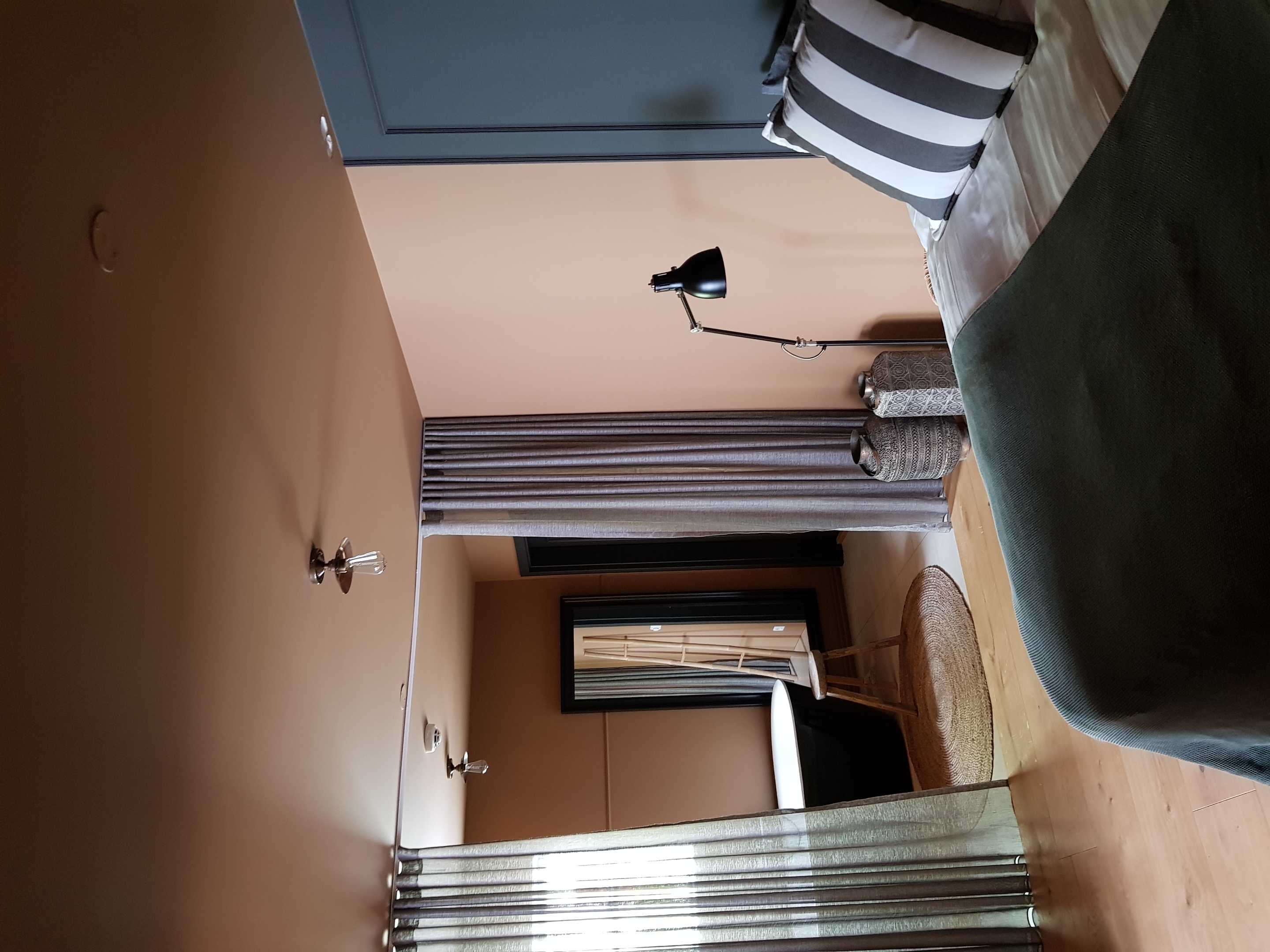 Inni apartments - INNI 3 - Bedroom and free standing bath-tub