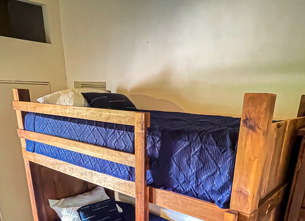 1 Cama en habitación femenina compartida de 4 camas