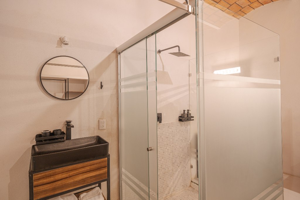 Habitación con cama grande