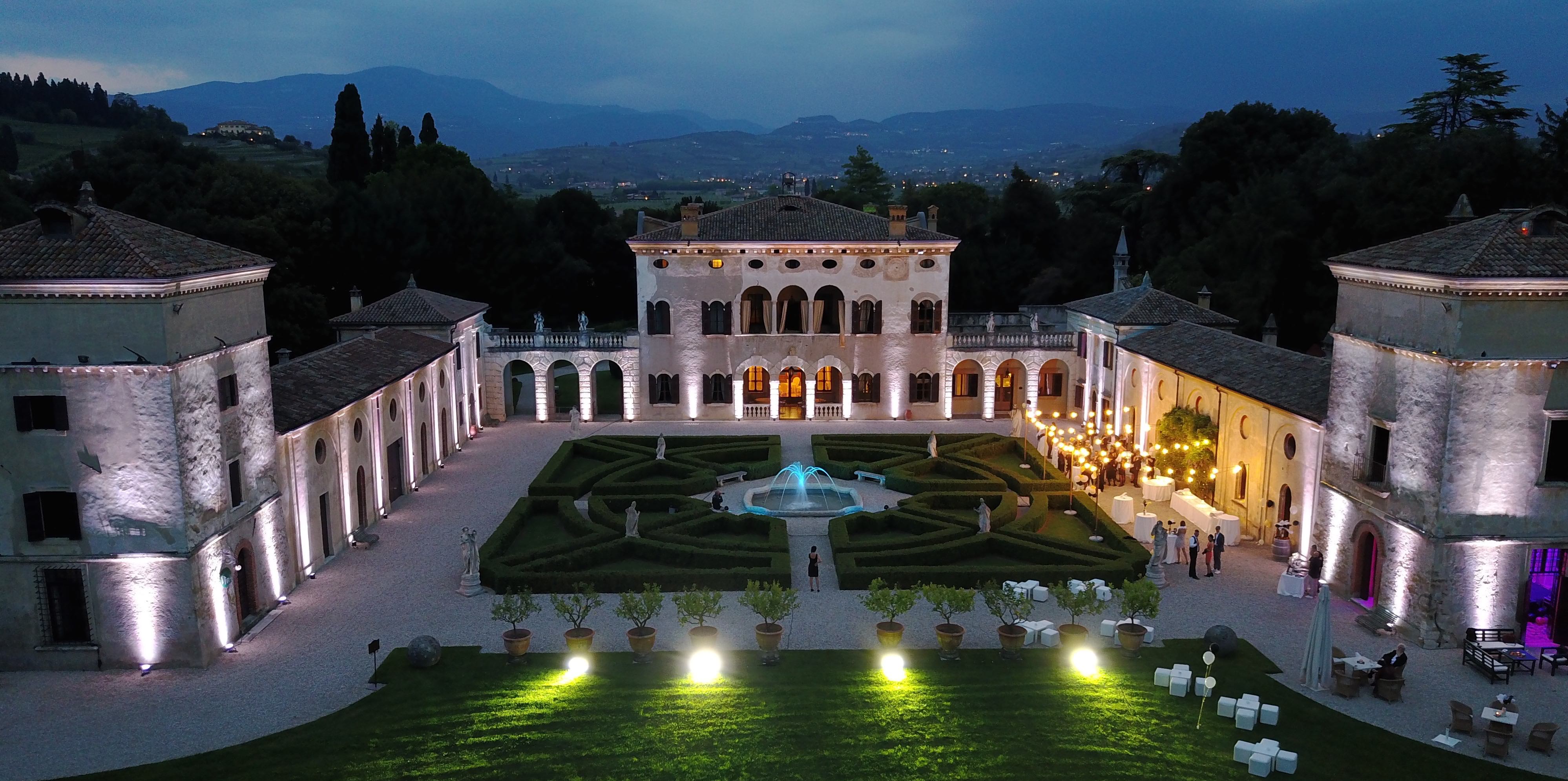 Villa Giona di notte