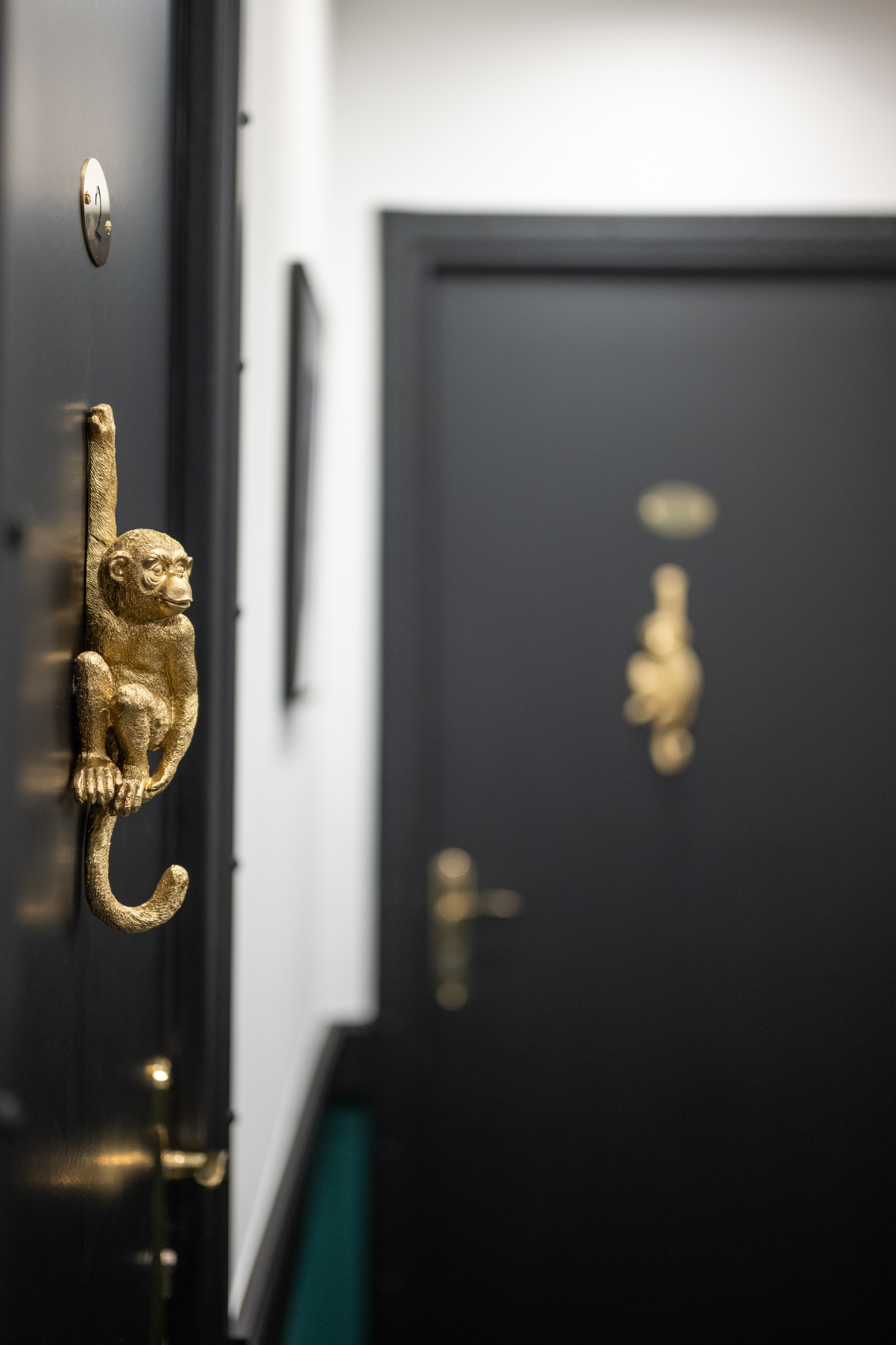 Portes d'accès aux studios de l'Appart'Hôtel 1