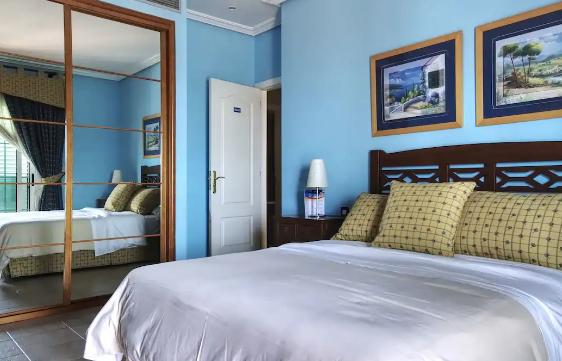 Familie - bestehend aus zwei Doppelzimmern mit Terrasse mit Meerblick