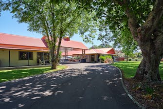 ASURE Oak Estate Motor Lodge - Entrance