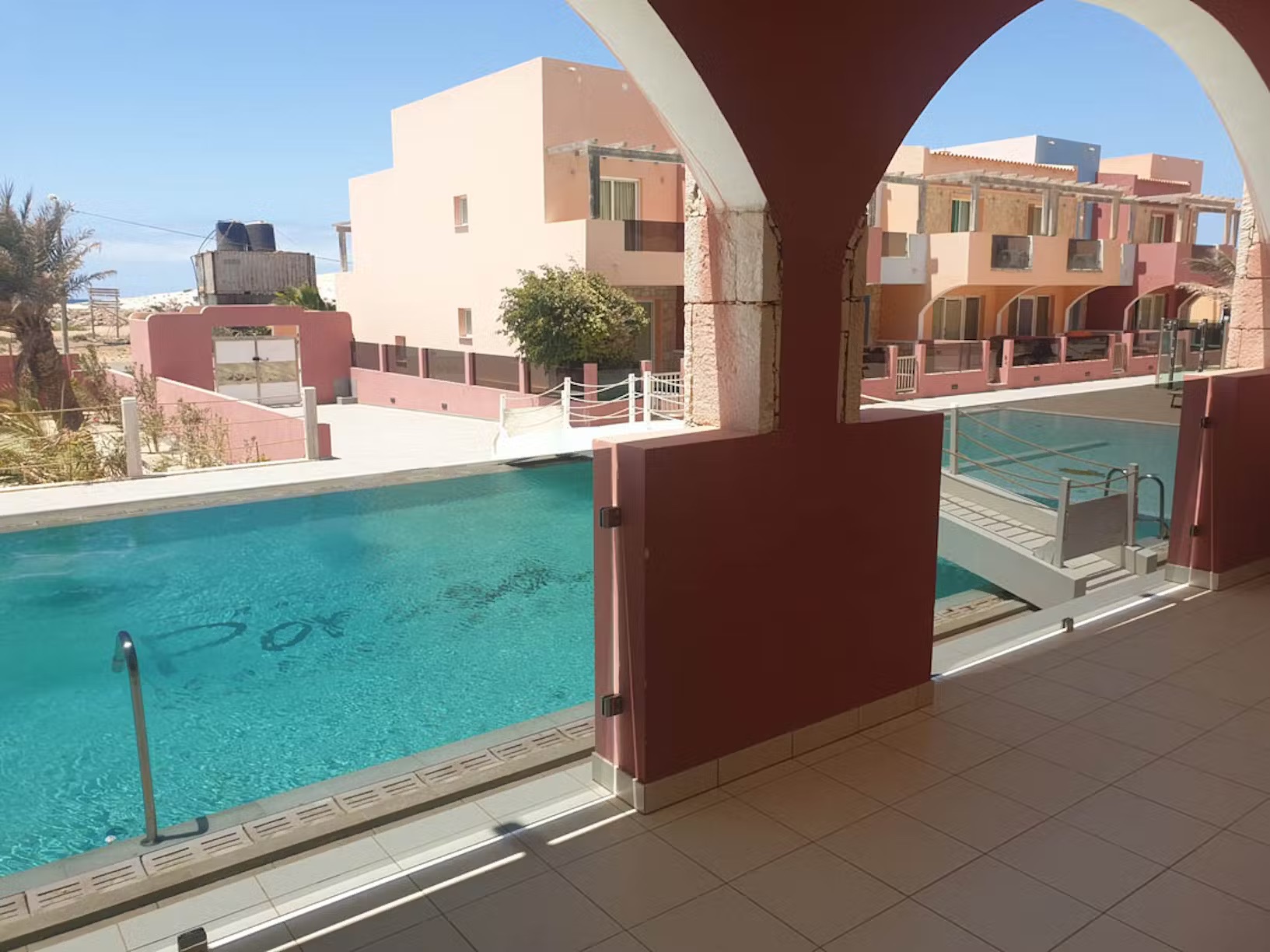 Apartamento de 1 dormitorio con vistas a la piscina