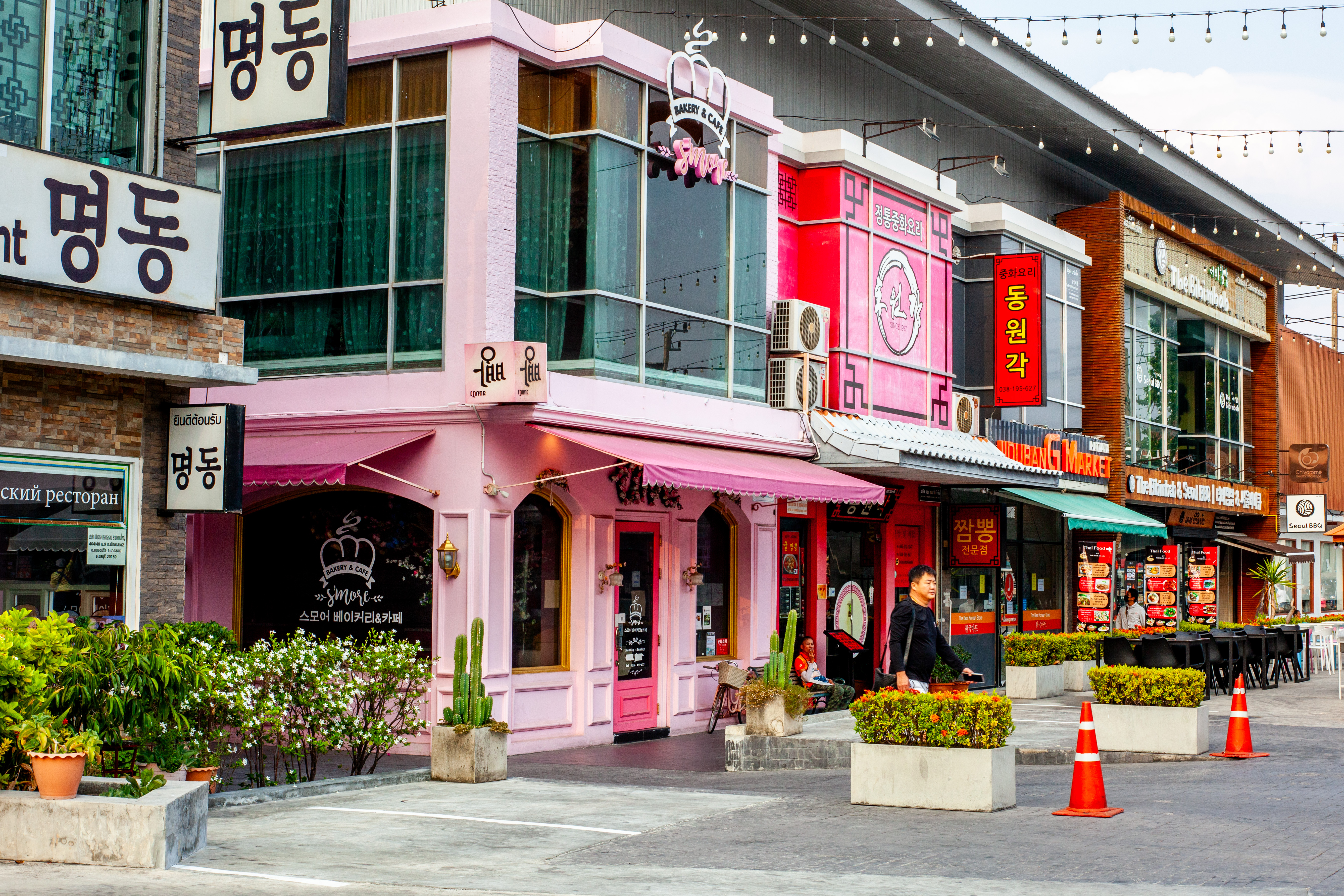 Korean Town, 파타야 호텔, 엘레강트 호텔