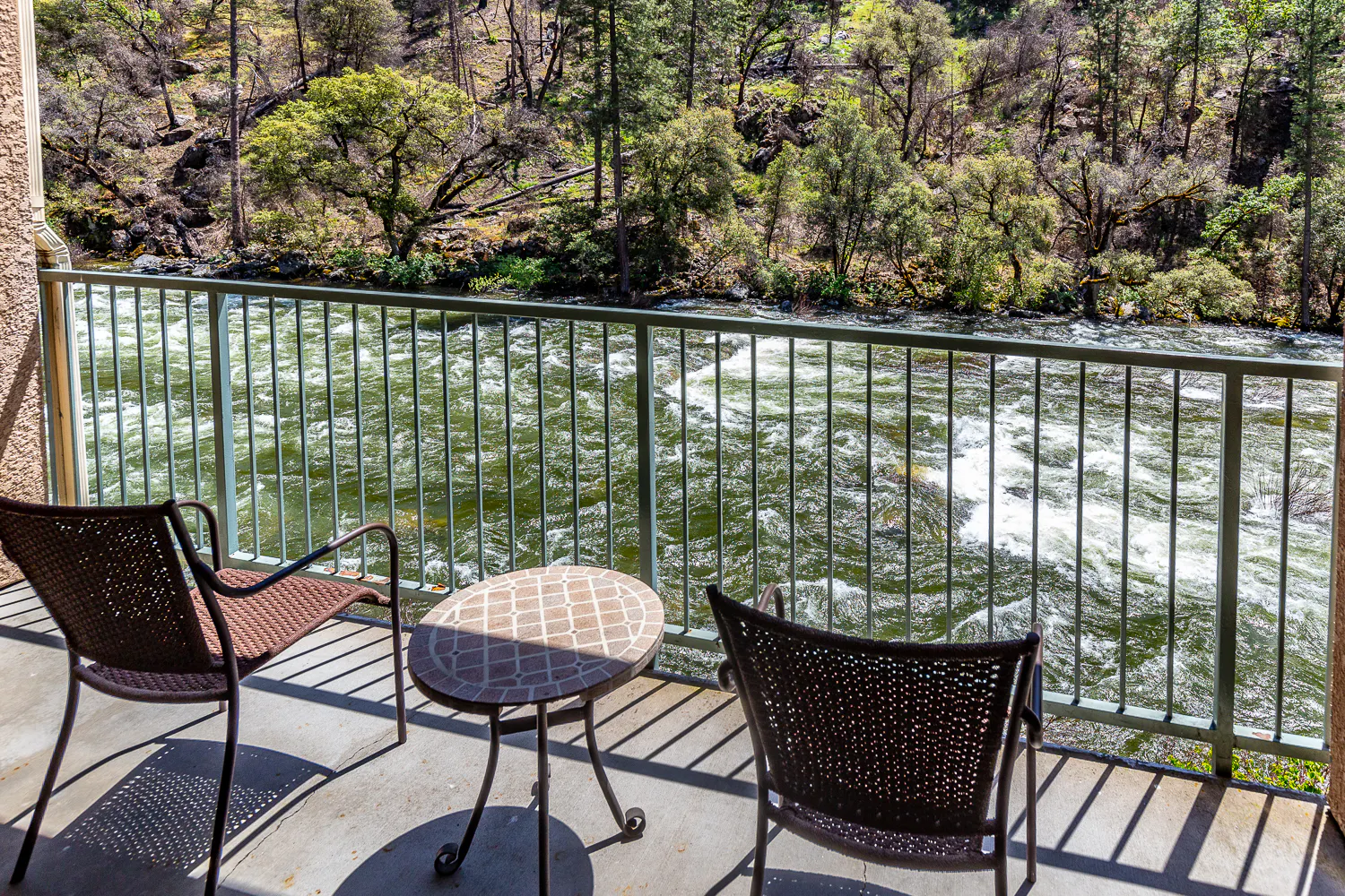 Deluxe River View King Spa | Yosemite View Lodge