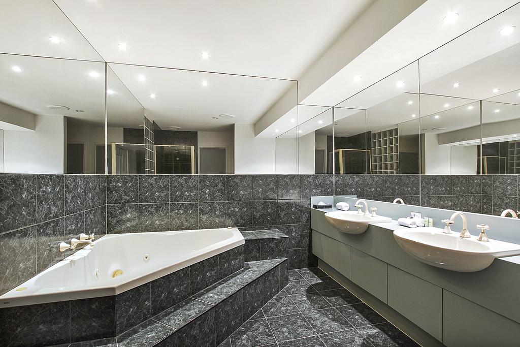 Executive One-Bedroom Apartment features a fully equipped kitchen,separate living and dining area,private laundry and a Spa