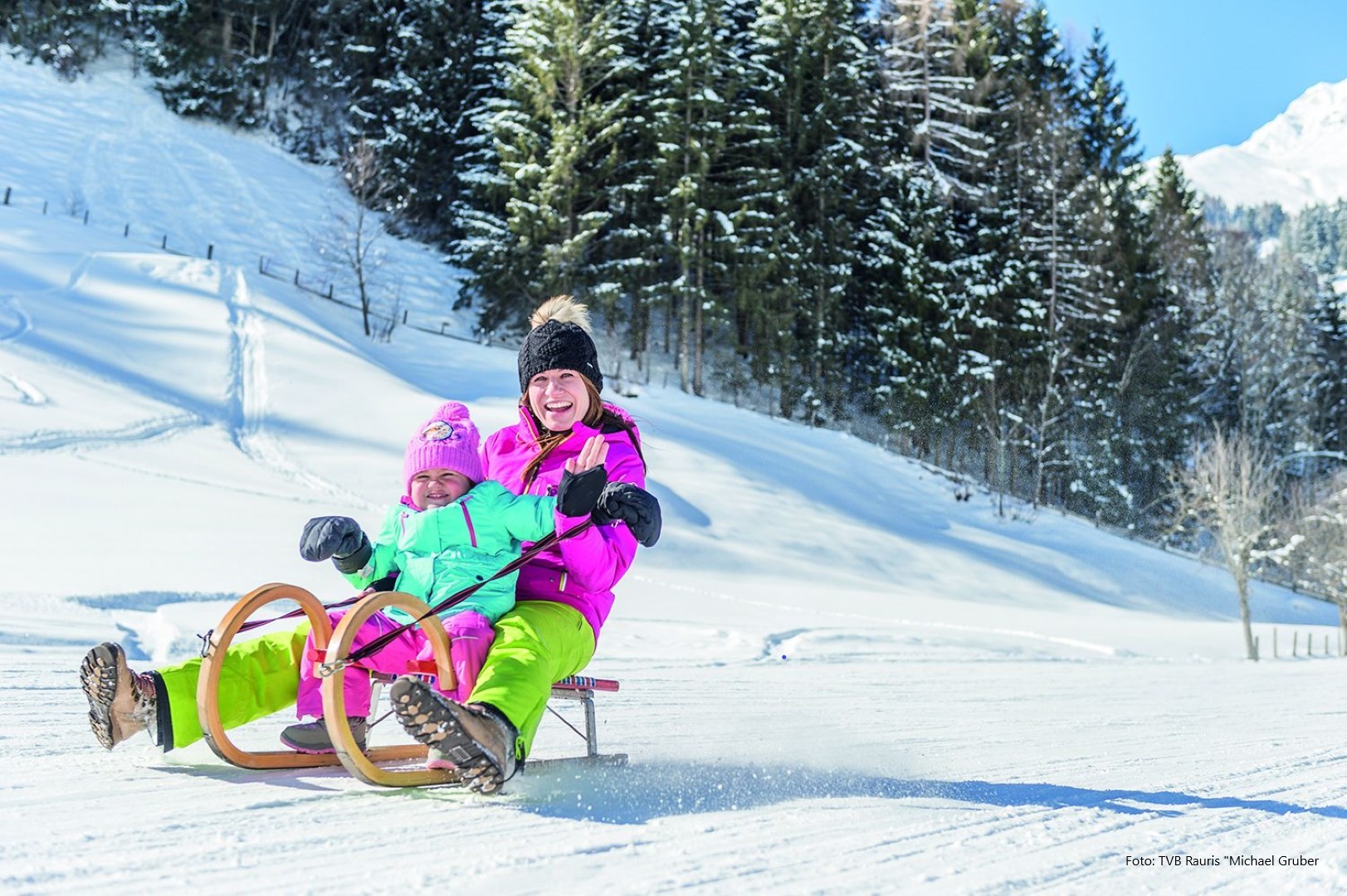 Moeder en kind Rodelen Rauris Hochalmbahn
