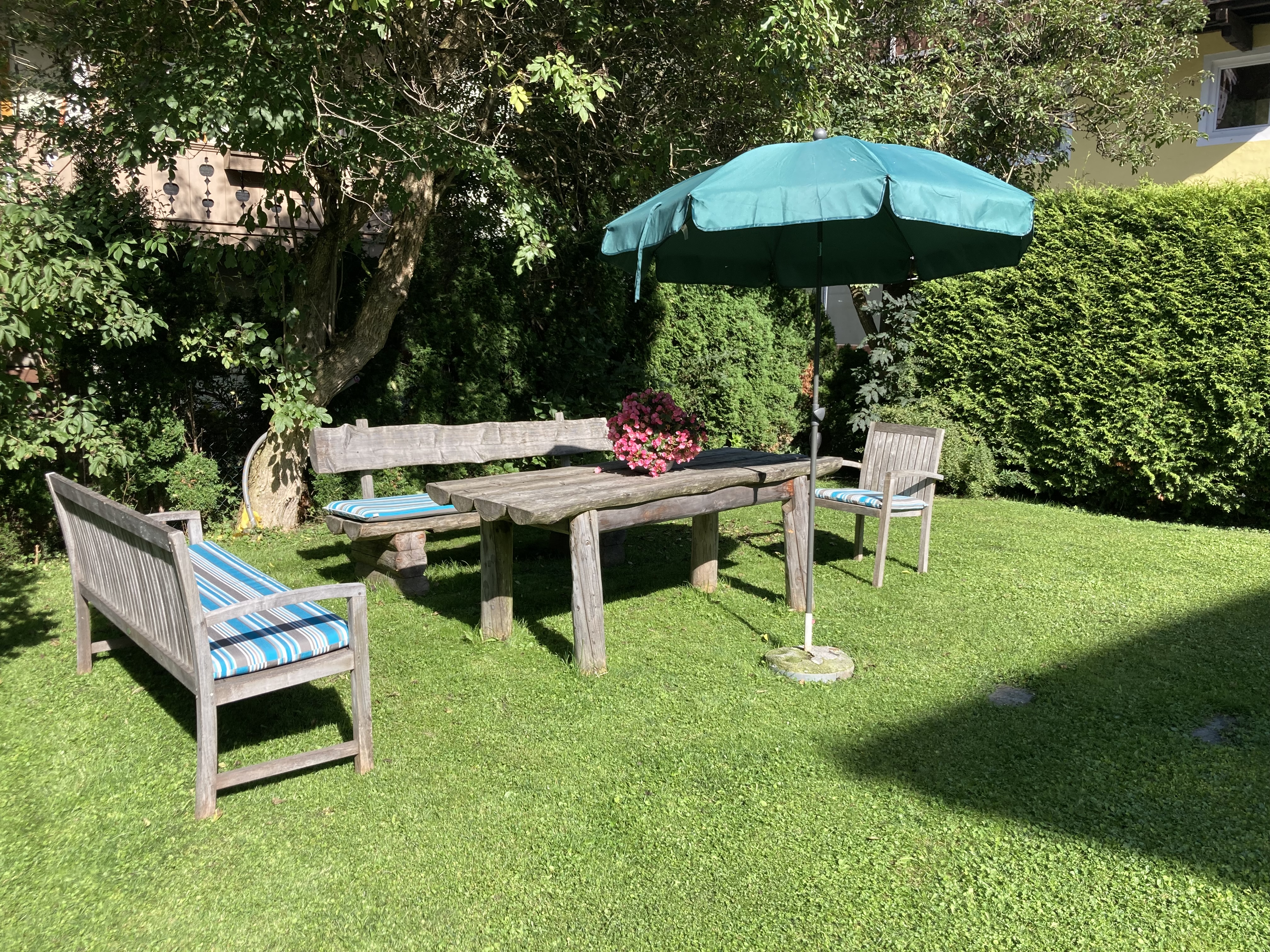 Gemütliches Sitzecke im Garten von Haus Standlgut in Rauris