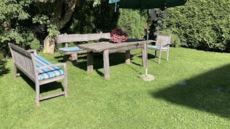 Gemütliches Sitzecke im Garten von Haus Standlgut in Rauris