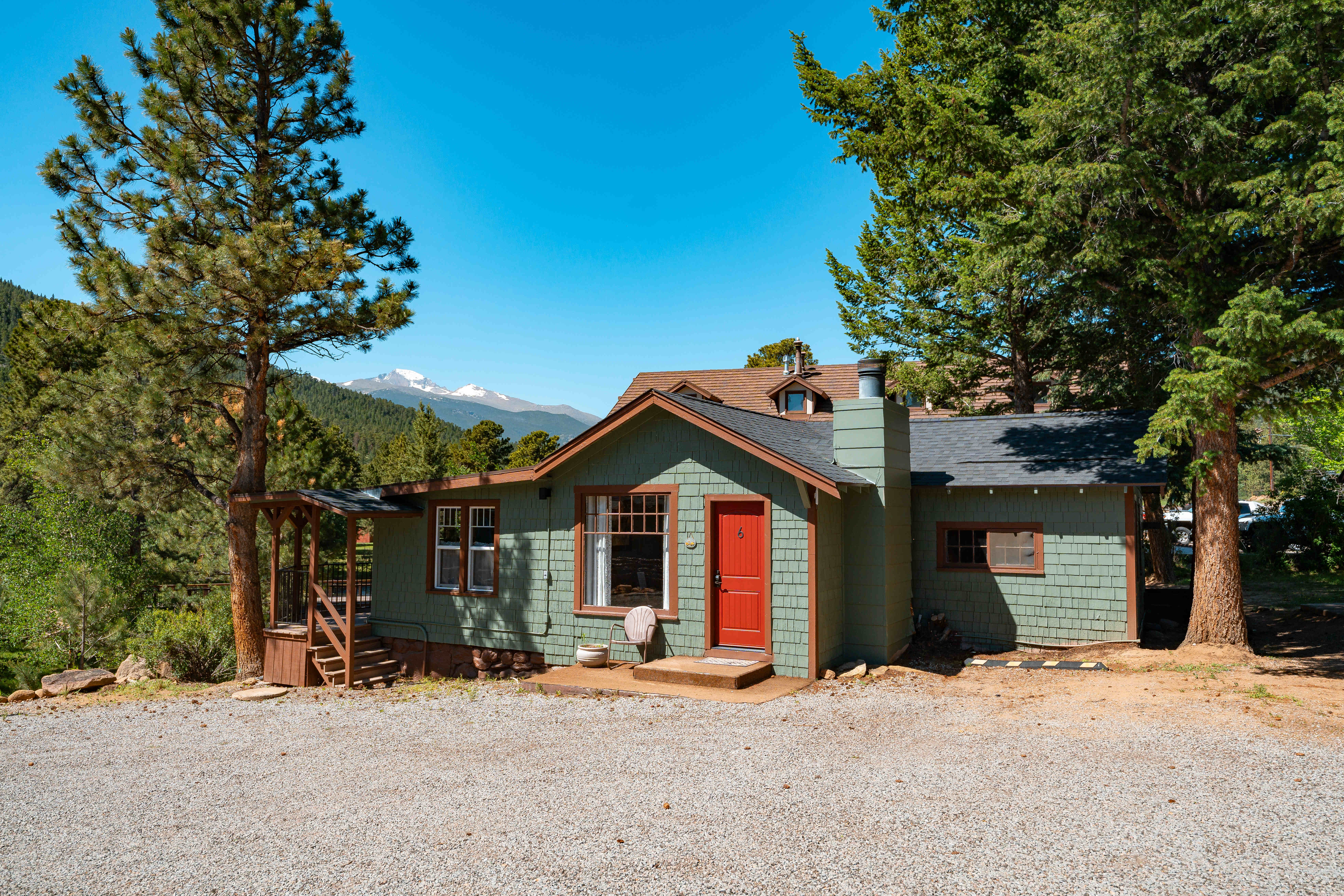 #6 Centennial Cabin, Riverfront Deck, 2 Queen Bed, Kitchen